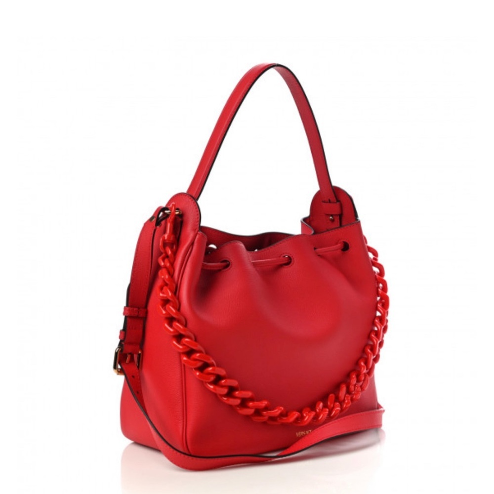 VERSACE
Grained Calfskin La Medusa Bucket
Bag Red
Bag - Picture 12 of 17